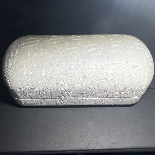 Oakley embossed large - oakley, white