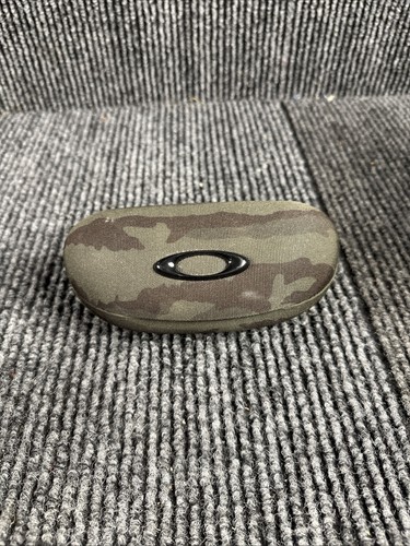 Authentic green camo oakley - camo,